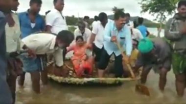 BJP MLA, MP Renukacharya Rows Agarala Boat Steered by Locals Through Ankle-Length Floodwaters in Karnataka to 'Rescue People', Gets Trolled on Social Media