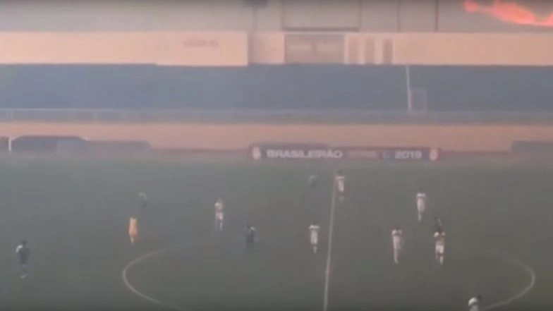 Amazon Rainforest Fires Interrupt Brazilian League Football Game, Watch Shocking Video as Smoke Fills Rio Branco Stadium