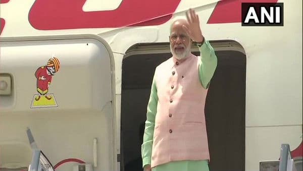 PM Narendra Modi Uses Pakistan Airspace to Travel to France for Bilateral Meet PM Narendra Modi Uses Pakistan Airspace to Travel to France for Bilateral Meet