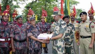 Eid al-Adha 2019: Indian, Bangladesh Border Guards Exchange Flowers and Sweets Eid on Occasion of Eid