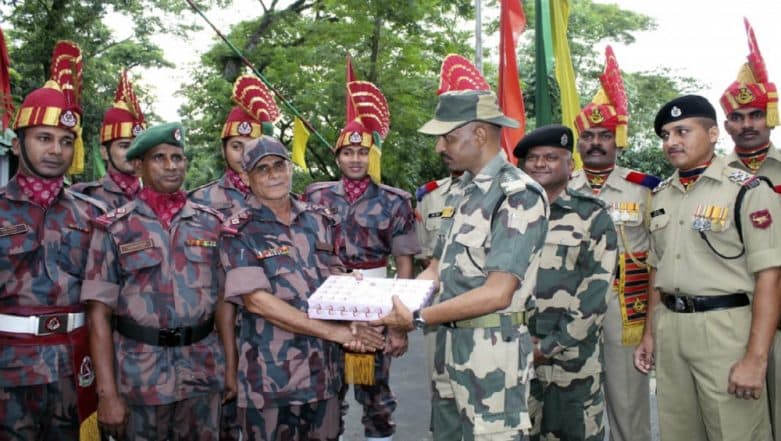 Eid al-Adha 2019: Indian, Bangladesh Border Guards Exchange Flowers and Sweets Eid on Occasion of Eid Eid al-Adha 2019: Indian, Bangladesh Border Guards Exchange Flowers and Sweets Eid on Occasion of Eid