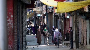 Jammu And Kashmir: One Dies After Locals Hurl Stones at Truck Mistaking it For Security Force Vehicle at Bijbehara, Accused Arrested