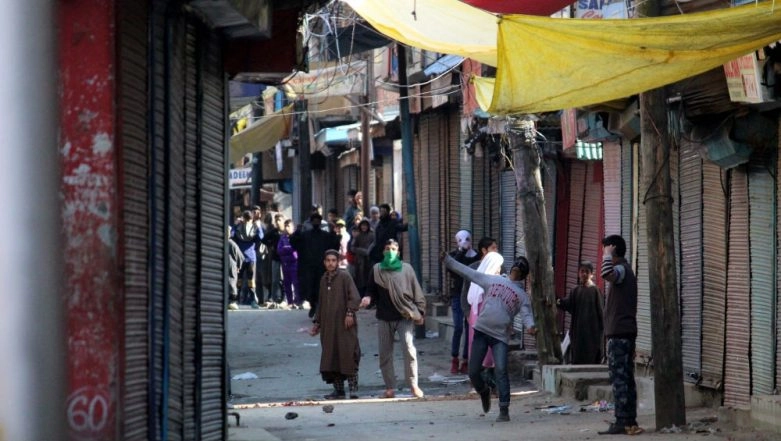 J&K: One Dies After Locals Hurl Stones at Truck Mistaking it For Security Force Vehicle