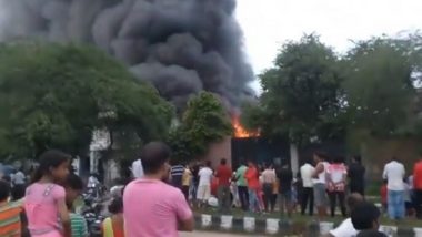 Delhi: Major Fire Breaks Out at a Warehouse in Ghitorni Area, Watch Video