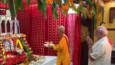 Bahrain: Prime Minister Narendra Modi Offers Prayer at Shreenathji Temple in Manama