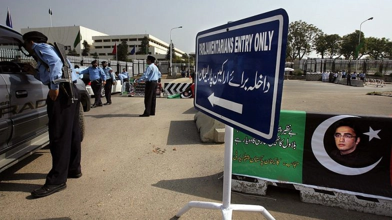 Pakistan Parliament Passes Resolution Asking India to Revoke Its Decision on Kashmir