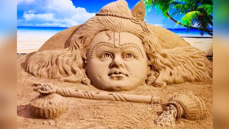 Sudarsan Pattnaik Wishes Happy Janmashtami With a Beautiful Sand Art of Lord Krishna at Bhubaneshwar Airport (View Pic)