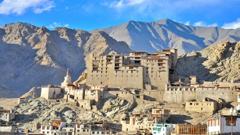 Ladakh Gets 'LA' Registration Mark For Vehicles Days After Being Carved Out of Jammu & Kashmir Into Separate UT Ladakh Gets 'LA' Registration Mark For Vehicles Days After Being Carved Out of Jammu & Kashmir Into Separate UT