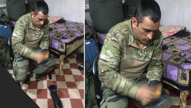 MS Dhoni Polishes His Shoe While Serving Indian Army in Kashmir, Twitterati  Hail Indian Cricketer for His Humble Gesture (See Photo) | 🏏 LatestLY