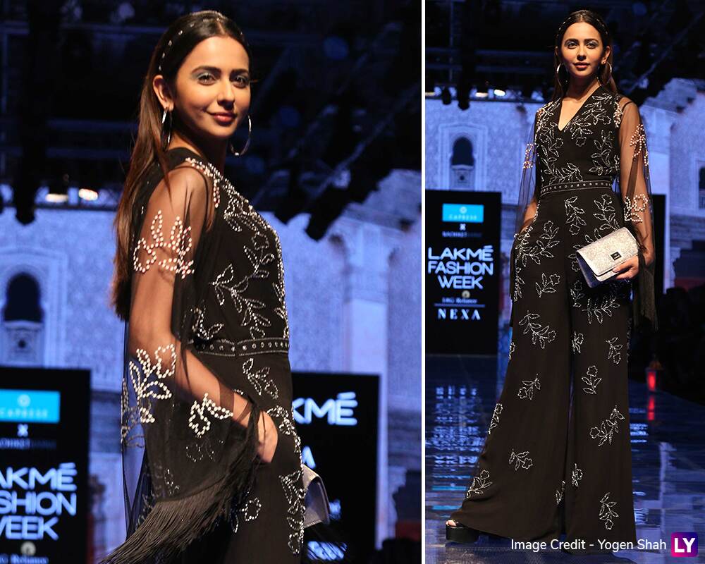Rakul Preet walks the ramp at LFW 2019.
