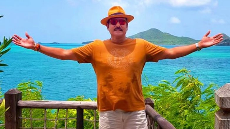 Ravi Shastri Trolled for His Latest Picture on Twitter