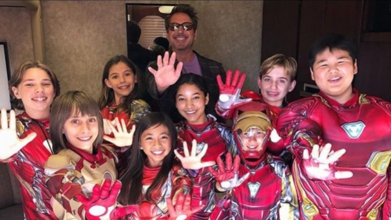 Robert Downey Jr Wins The Best Action Movie Actor At The Teen Choice Awards And A Formidable Iron-Man Suit Clad Teens Hand Him The Trophy!