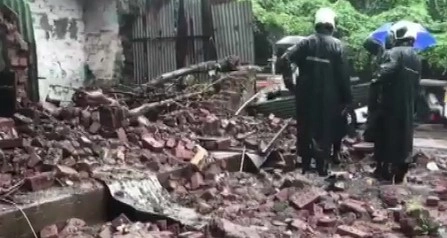 Mumbai: Wall Collapse in Kandivali, Five Feared Trapped, Three Rescued