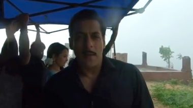 Salman Khan Spotted on the Sets of Dabangg 3 in Jaipur amidst Heavy Rain – Watch Video