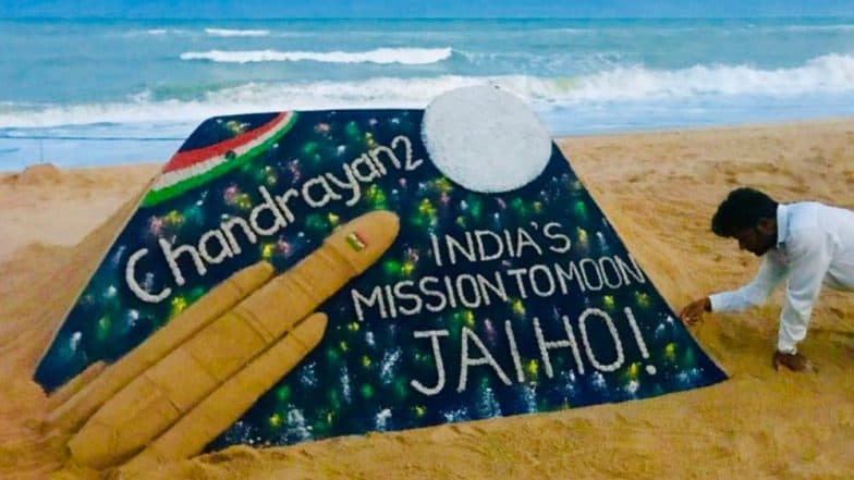 Chandrayaan 2 Enters Moon's Orbit, Sudarsan Pattnaik Congratulates ISRO With a Sand Art (See Picture) Chandrayaan 2 Enters Moon's Orbit, Sudarsan Pattnaik Congratulates ISRO With a Sand Art (See Picture)