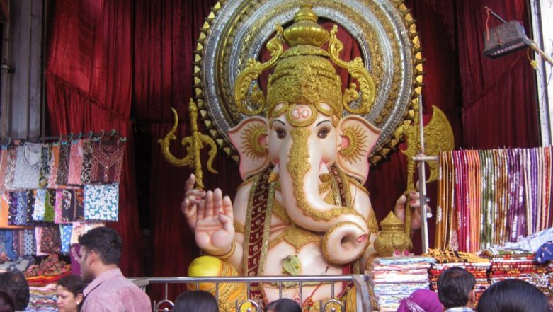 Tulshibaug Ganpati Mandal 2019 Darshan: How to Reach the Famous Ganpati ...