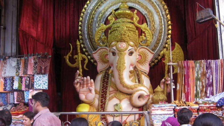 Tulshibaug Ganpati Mandal 2019 Darshan: How to Reach the Famous Ganpati Pandal of Pune by Road This Ganesh Chaturthi