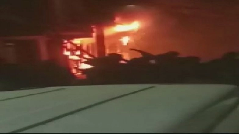 Delhi: Major Fire Breaks Out at Multi-Storey Building in Zakir Nagar, 6 Dead And Several Injured