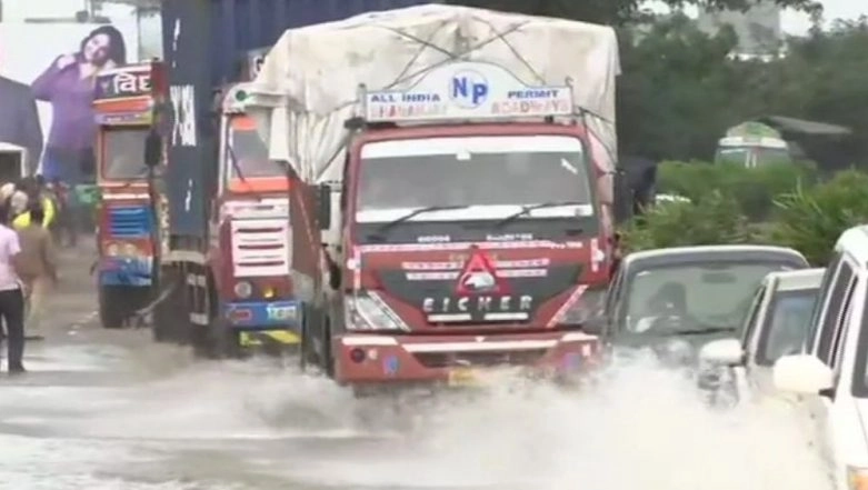 NH4 Reopens For Heavy Vehicles And SUVs at Kolhapur-Sangli Phata After Floods