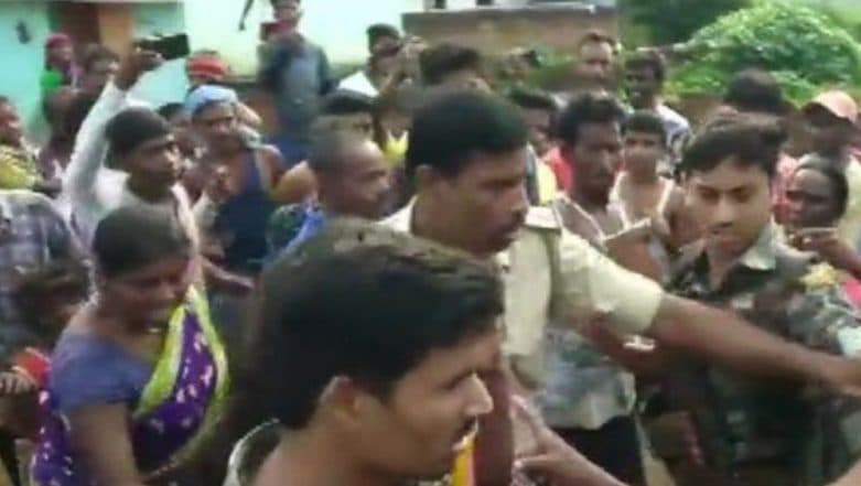 Jharkhand: Woman Thrashed By Mob Over Suspicion of Being Child-Lifter,  Police Rescues Victim