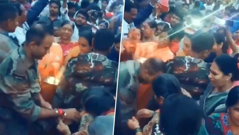 Women Tie Rakhis to Army Personnel in Flood-Affected Sangli Region (Watch Video)