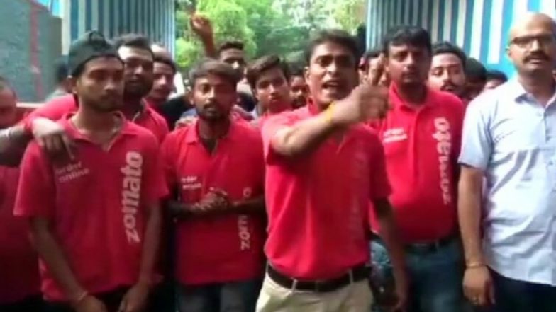 Zomato Delivery Executives Protest in Howrah Against Delivering Beef and Pork; West Bengal Minister Assures Action