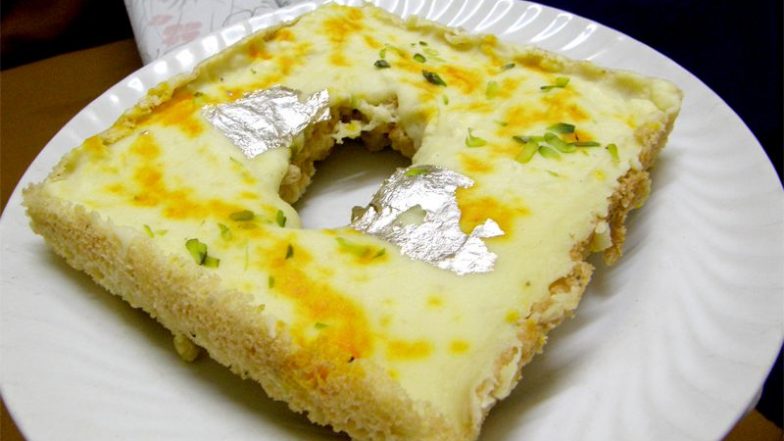 Hariyali Teej 2019 Recipes: From Ghevar to Pyaaz Kachori, 4 Delectable Dishes Prepared on the Monsoon Festival