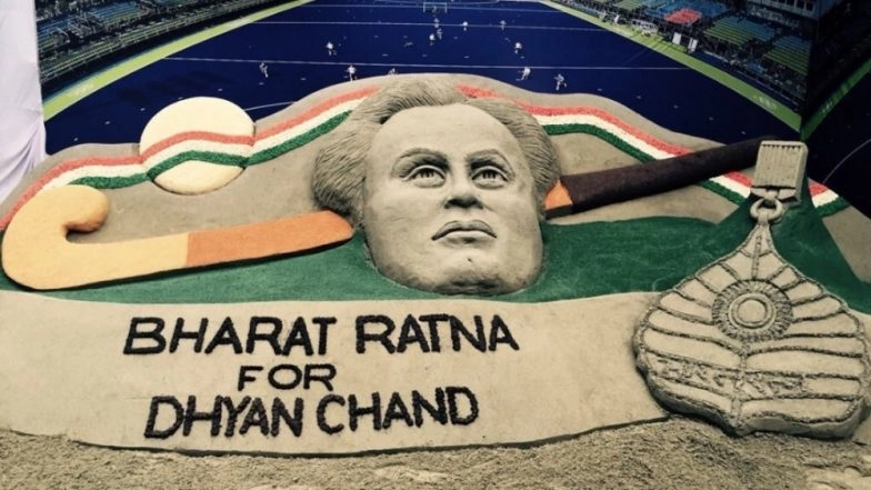 National Sports Day 2019: Remembering Major Dhyan Chand With This Beautiful Sand Art by Sudarsan Pattnaik (View Pic)