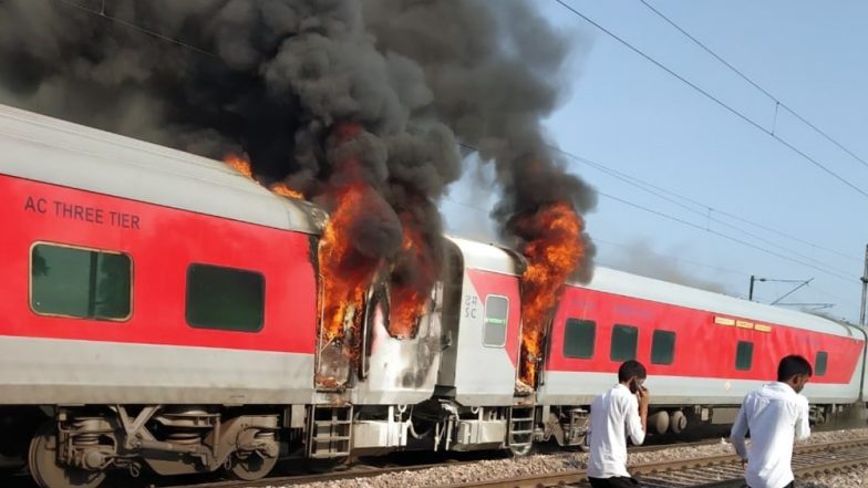 Telangana Express Catches Fire Near Asoti-Ballabgarh in Haryana, Blaze Reported in Brake Binding Area of the Train