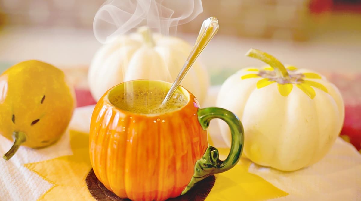 Pumpkin Spice Recipe: Whip Up Your Fall Favourite Latte With This DIY PSL Recipe (Watch Video) Pumpkin Spice Recipe: Whip Up Your Fall Favourite Latte With This DIY PSL Recipe (Watch Video)