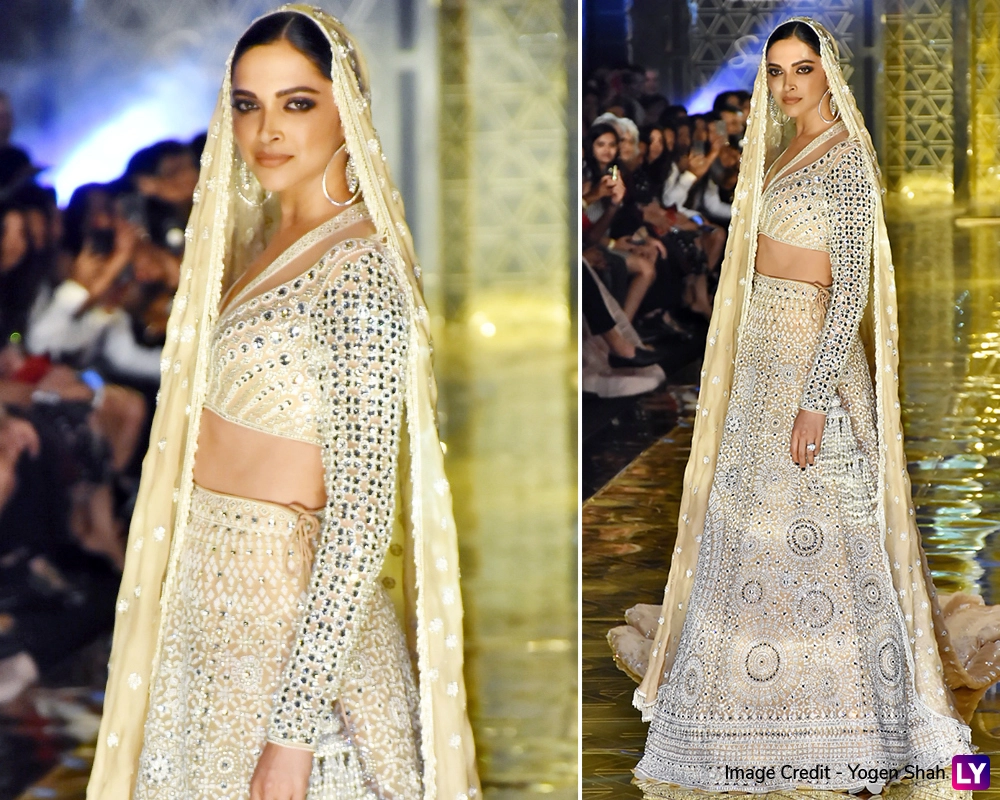 Deepika Padukone stuns at AJSK show.