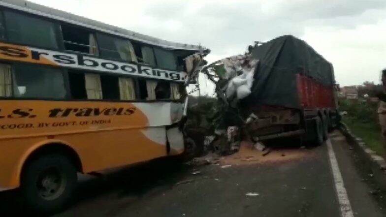Pune: 6 Dead, Several Injured After Two Buses Collide Near Satara on Pune-Bangalore National Highway Pune: 6 Dead, Several Injured After Two Buses Collide Near Satara on Pune-Bangalore National Highway