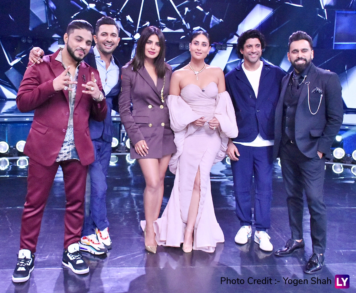 Kareena and Priyanka Pose with Team DID.