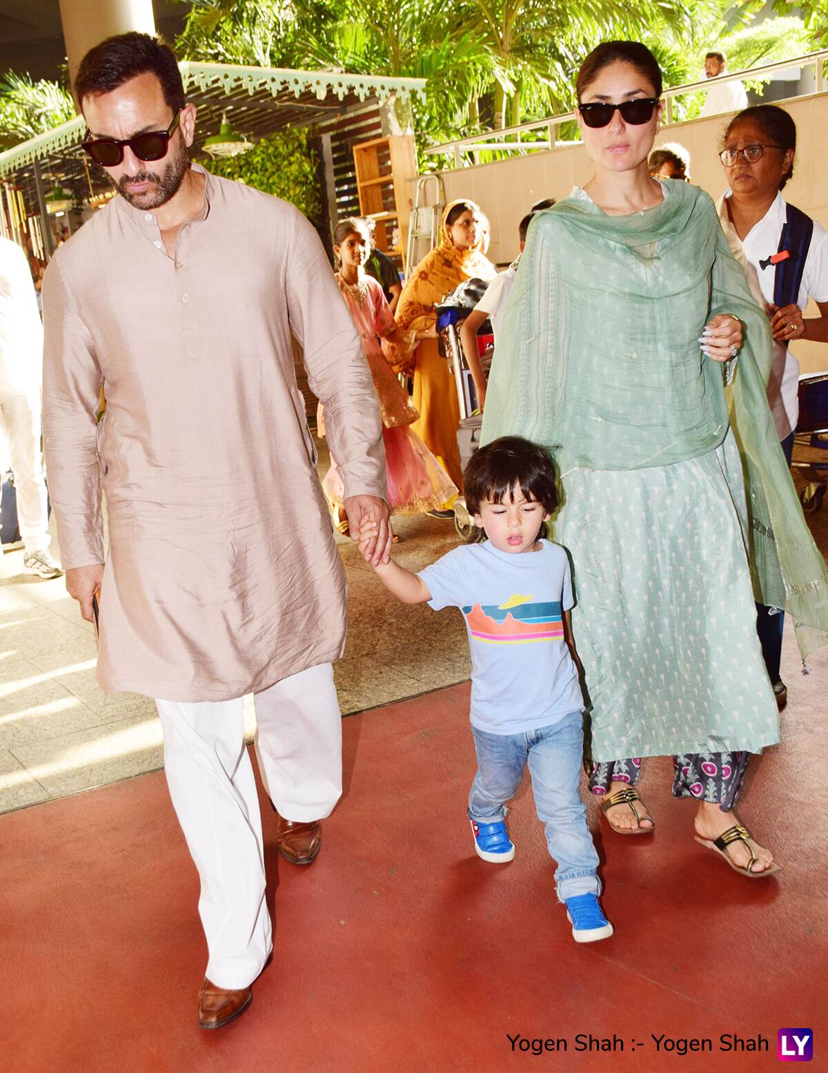 Kareena Kapoor Returns to Mumbai With Saif Ali Khan and Taimur After ...