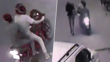 Delhi: Two Men on Bike Snatch Mobile Phone From Woman Journalist in Okhla Area; Video Captured on CCTV