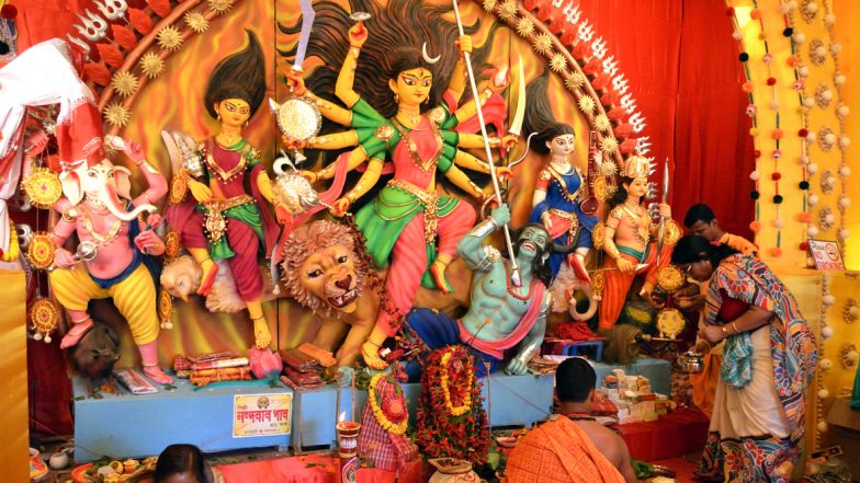 Shri Durga Stuti Paath With Lyrics for Navratri 2019: Watch Video of Anuradha Paudwal’s Devotional Song and Mantra to Worship Maa Durga