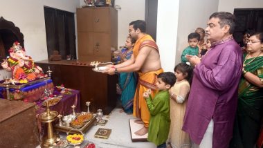 Ganesh Chaturthi 2019: Nitin Gadkari Offers Prayers at His Residence in Nagpur