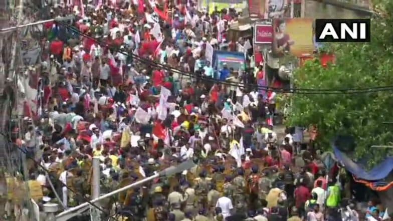West Bengal Protests: Clashes Break Out Between Police and Left Activists in Howrah West Bengal Protests: Clashes Break Out Between Police and Left Activists in Howrah