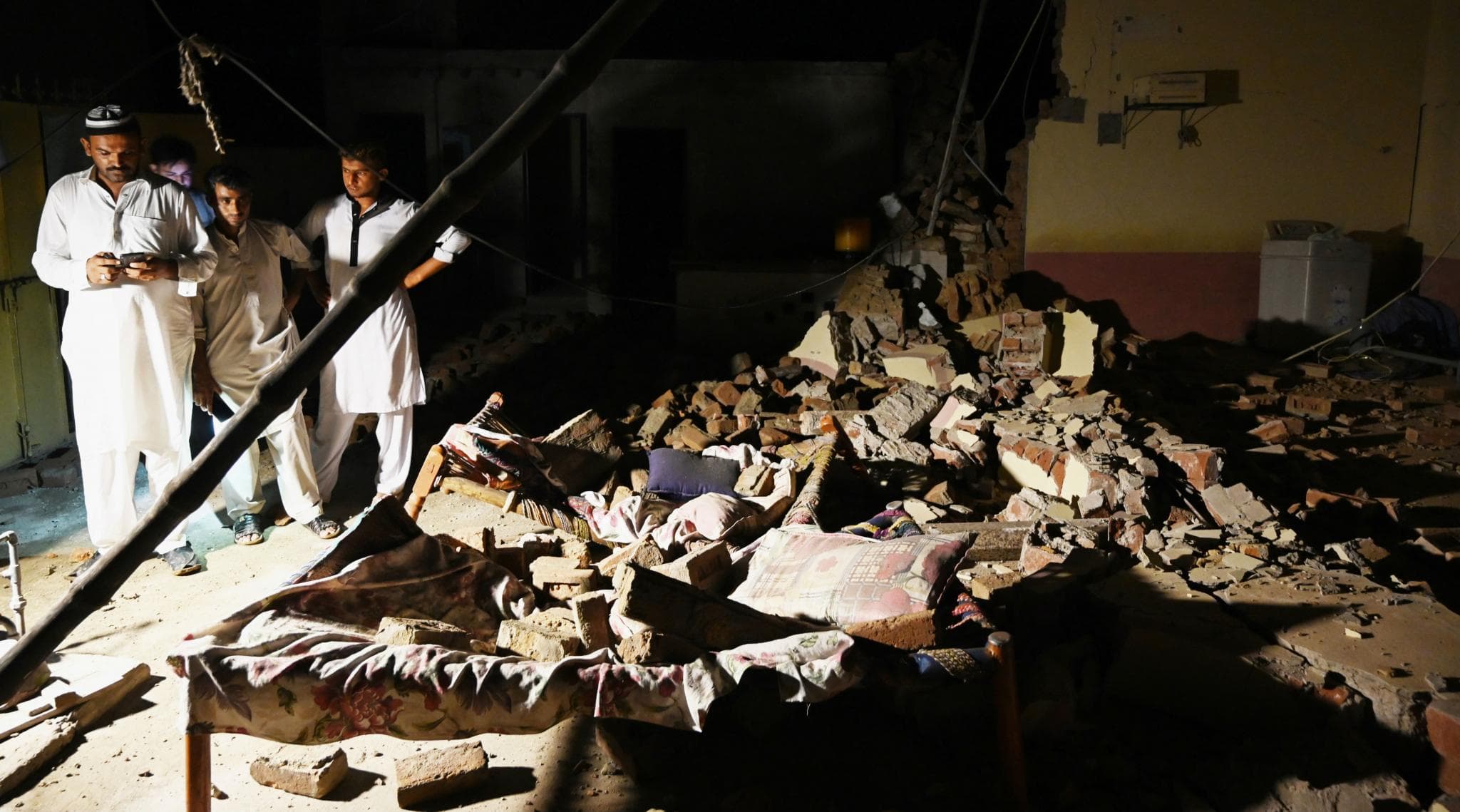 Pakistan Earthquake: Death Toll in Pak Quake Climbs to 22 As Rescuers Assess Damage Pakistan Earthquake: Death Toll in Pak Quake Climbs to 22 As Rescuers Assess Damage