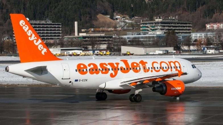 EasyJet Passenger Ends Up Flying Plane as Pilot Fails to Arrive on Time (Watch Video)