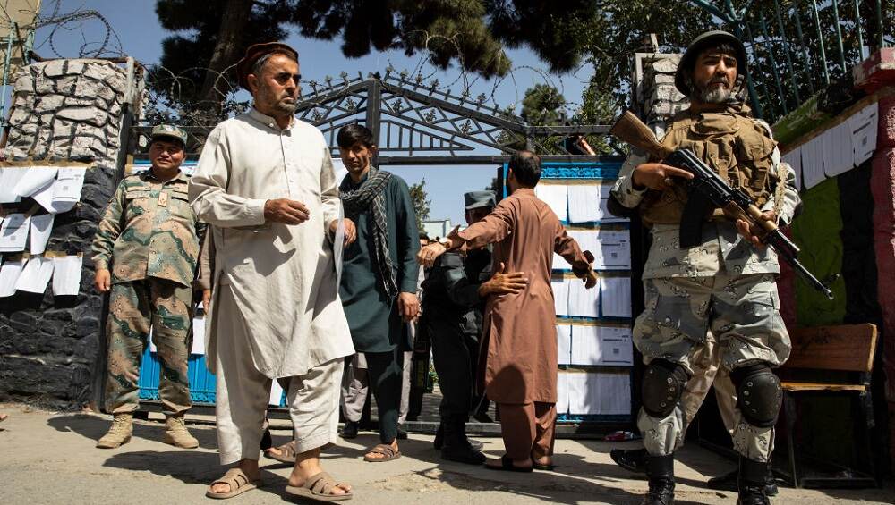 Afghanistan Presidential Elections 2019: Afghans Vote Amid Deadly Violence; Close Race Between President Ashraf Ghani and Abdullah Abdullah Afghanistan Presidential Elections 2019: Afghans Vote Amid Deadly Violence; Close Race Between President Ashraf Ghani and Abdullah Abdullah