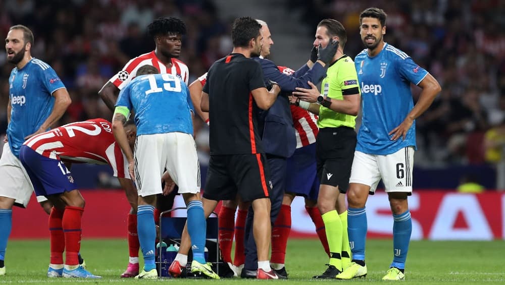 UEFA Champions League 2019–20: Hector Herrera Snatches Late Point for Atletico Madrid With Debut Juventus Strike UEFA Champions League 2019–20: Hector Herrera Snatches Late Point for Atletico Madrid With Debut Juventus Strike
