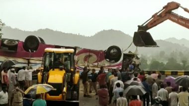 Gujarat Road Accident: 21 Dead After Bus Overturns Near Trishuliya Ghat in Banaskantha; PM Narendra Modi Expresses Grief