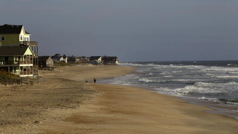 Hurricane Dorian Lashes US East Coast After Killing 20 in Bahamas