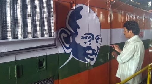 Indian Railways Paint Diesel Locomotives to Celebrate Mahatma Gandhi’s 150th Birth Anniversary, Ply 15 Trains on Mumbai-Pune Route; See Pics Indian Railways Paint Diesel Locomotives to Celebrate Mahatma Gandhi’s 150th Birth Anniversary, Ply 15 Trains on Mumbai-Pune Route; See Pics