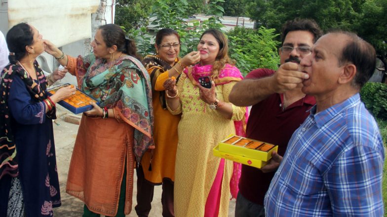 Kashmiri Pandits Vow to Return Home, Pay Homage to Martyrs
