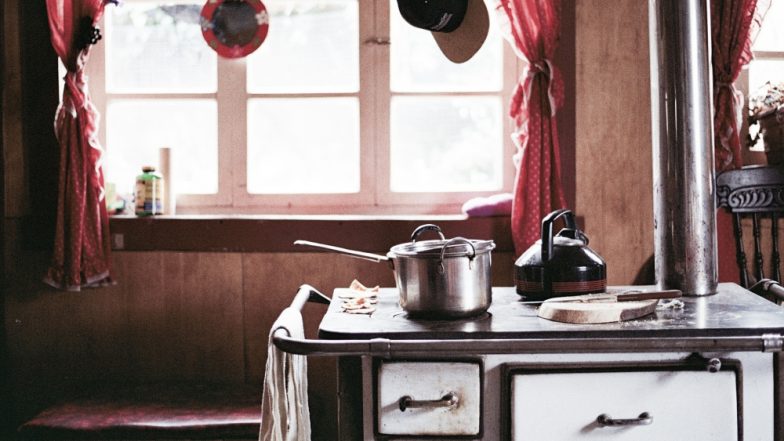 How You to Make Washing Dishes More Fun? These Hacks Will Make the Chore Feel Less of a Drag When Your Kitchen Sink is Full During Lockdown