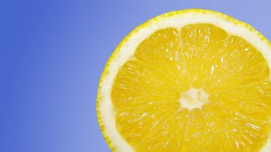 Home Remedy Of The Week: Lemon For Hair Fall & Dandruff; How This Citrus Fruit Can Treat Your Itchy Scalp (Watch Video)