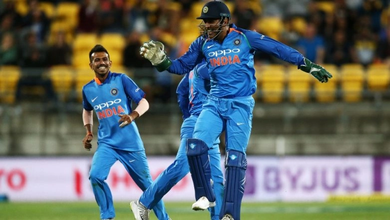 MS Dhoni Fans Go Berserk After Wife Sakshi and Selector MSK Prasad Confirms Retirement News is Fake