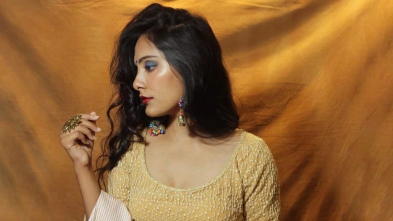 Navratri Makeup 2019: How to Do a Full Face of Makeup With Minimal and Essential Products for Garba and Dandiya Nights